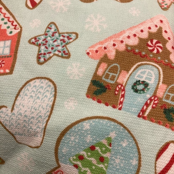 Cupcakes and Cashmere set of 2 gingerbread kitchen towels- NWT - Picture 4 of 6